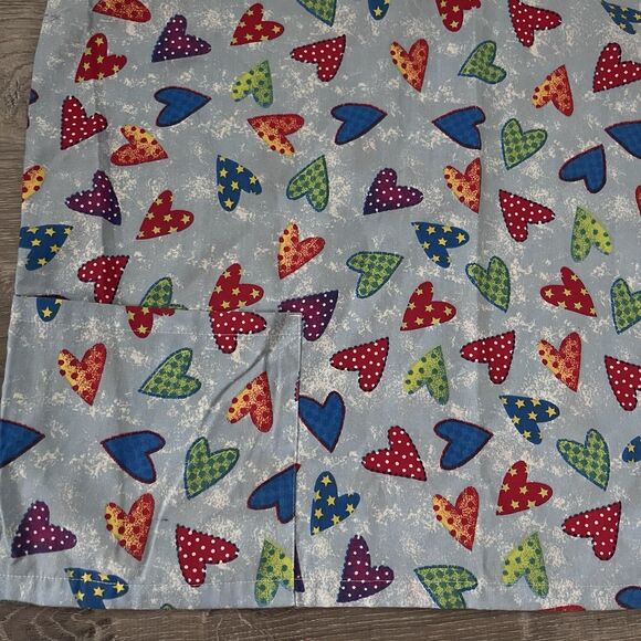 MedGear Women Large Scrubs V-Neck Heart Printed Scrub Top With Pockets - Picture 3 of 4